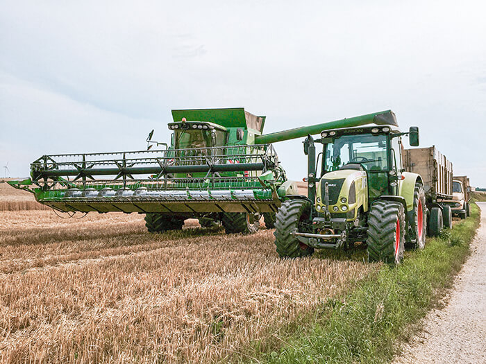 Agrar Traktor und Mähdräscher der Zuckermühle
